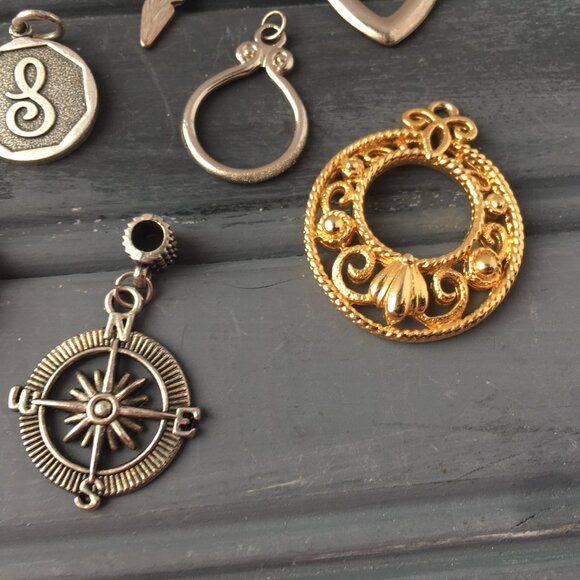Lot of Silver and Gold Pendant Charms - Picture 3 of 10